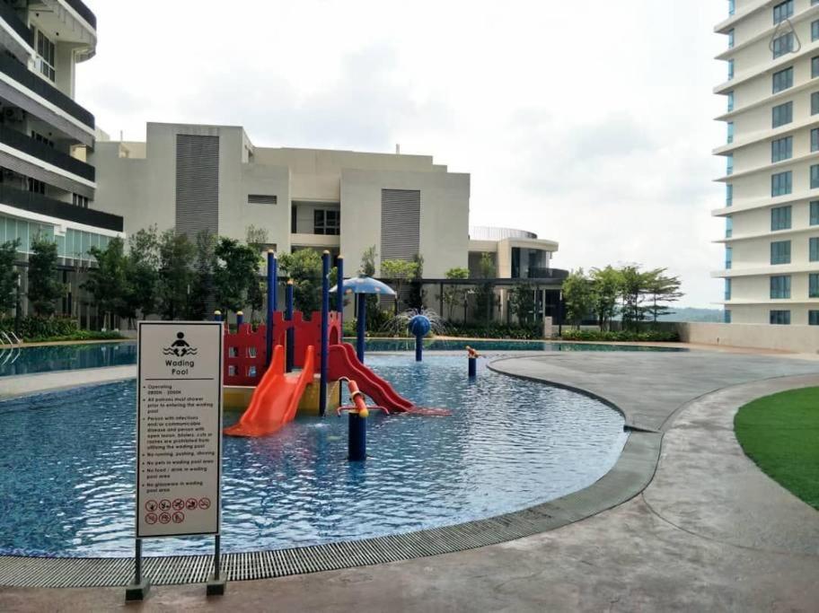 Cozy, High-Floor 2Br Apt Near Legoland Apartment นุสาจายา ภายนอก รูปภาพ
